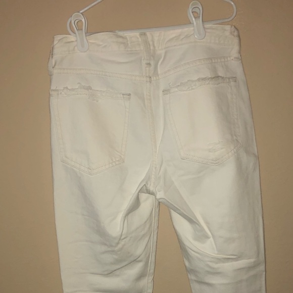 a&f RIPPED BOYFRIEND JEANS - Picture 4 of 4